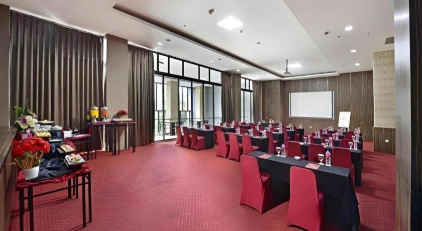 Travello Hotel Bandung Exteriér fotografie