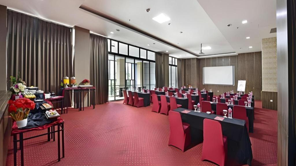 Travello Hotel Bandung Exteriér fotografie